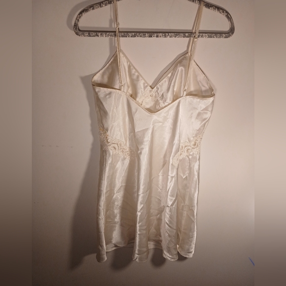 Victoria's Secret Cream Chemise - Picture 9 of 16